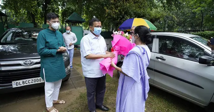 After 'tea' with Sonia Gandhi, Mamata Banerjee meets Arvind Kejriwal in Delhi