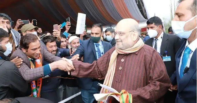 Amit Shah Removes Bulletproof shield