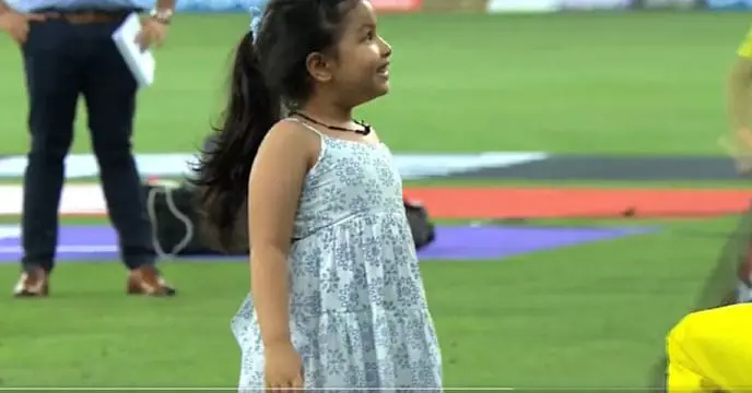 Dhoni's daughter Jiva is happy