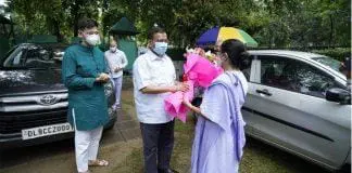 Arvind Kejriwal visits South Avenue to meet Mamata Banerjee