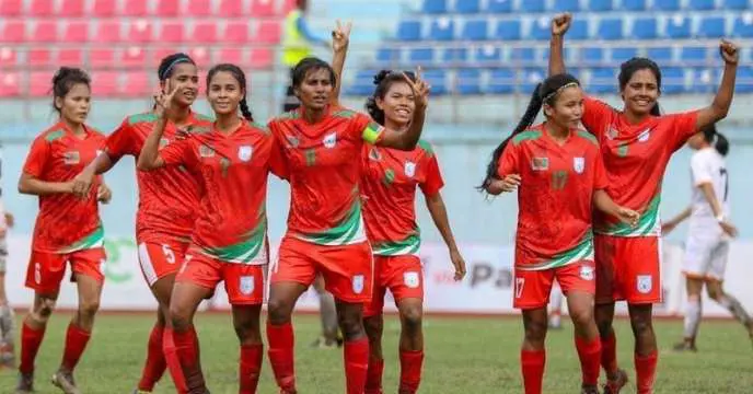 Bangladesh red women