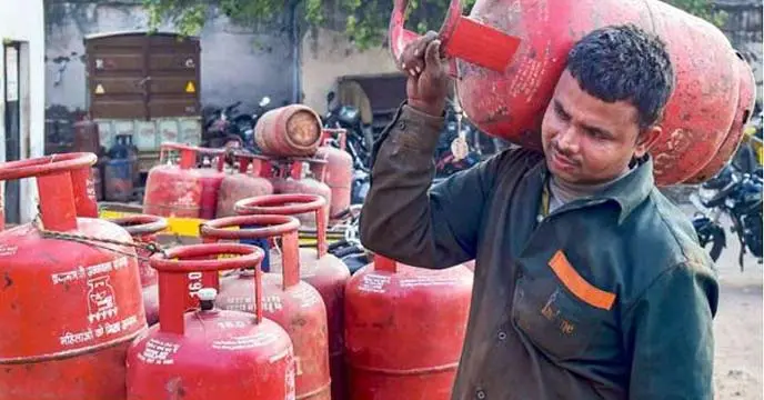 LPG Price Cut: 19 Kg Cylinder Gets ₹17 Cheaper From Today — Check New Rates