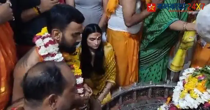 KL Rahul and Athiya Shetty at the Mahakaleshwar Jyotirlinga Temple