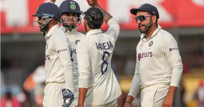 আহমেদাবাদ টেস্ট ম্যাচ (Ind Vs Aus) জিতে এবং সরাসরি ডব্লিউটিসি ফাইনাল খেলার লাইসেন্স পেলে টিম ইন্ডিয়ার পক্ষে ভাল হত। কিন্তু, ভারত এবং অস্ট্রেলিয়ার মধ্যে এই টেস্ট ম্যাচটি বর্তমানে যে পয়েন্টে দাঁড়িয়েছে, সেখান থেকে অস্ট্রেলিয়া বা ভারতের জয় দৃশ্যমান নয়।