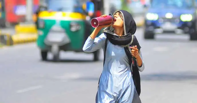 Indian girl suffering from heat stroke