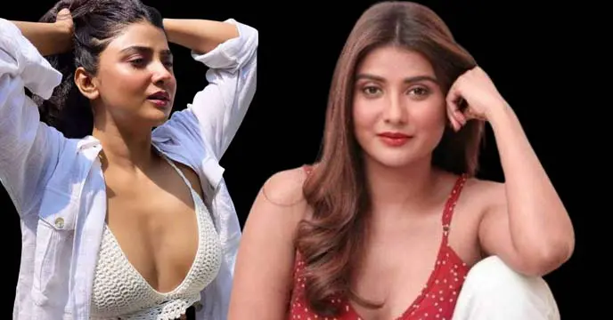 Parno Mitra posing on a rooftop