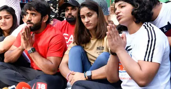 Farmers' Leaders Extend Support to Wrestlers' Strike Amid Police Reinforcement in Chanting Protests