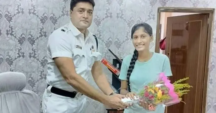 student-who-reached-centre-with-kp-help-topped-school-in-madhyamik