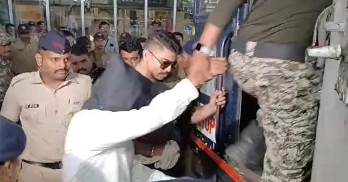 Nagpur Police Arrest Afsar