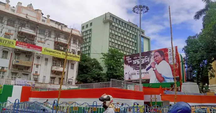 Tension Escalates in Howrah's Shibpur as TMC's 21st July Hoardings are Torn Amid Political Clash