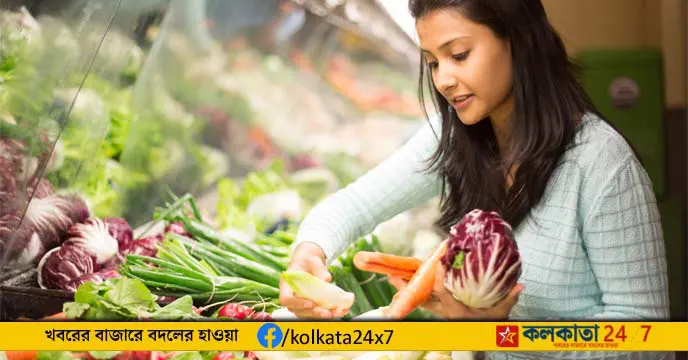 Vegetable market girl india