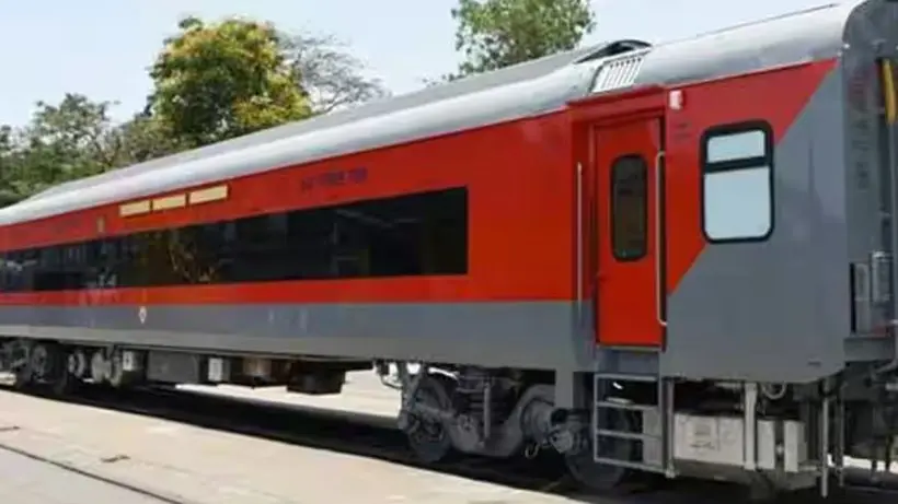 what is the difference between bogie and coaches in Indian Railways trains , রোজ চড়েন ট্রেনে? জানেন ভারতীয় রেলের কোচ আর বগির পার্থক্য?