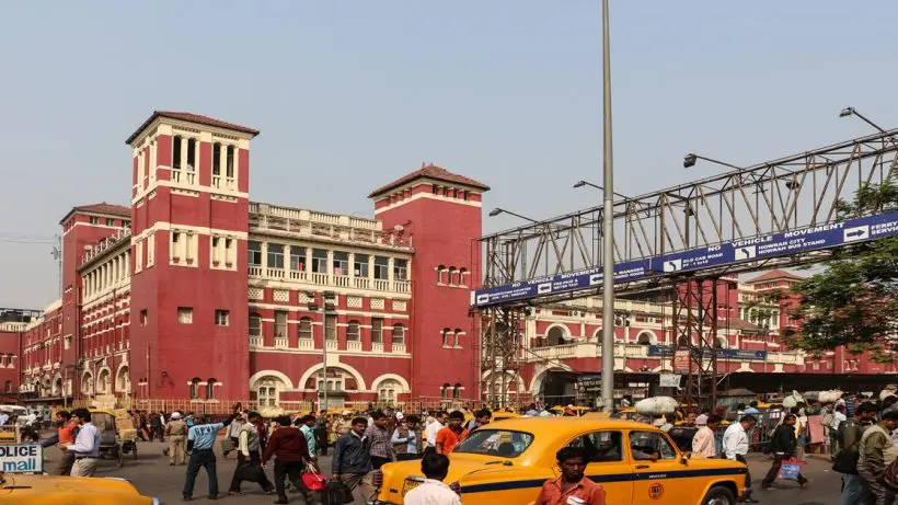 Child Abduction Attempt at Howrah Station Raises Concerns Over Passenger Safety