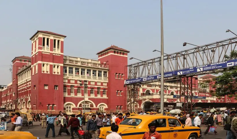 Child Abduction Attempt at Howrah Station Raises Concerns Over Passenger Safety