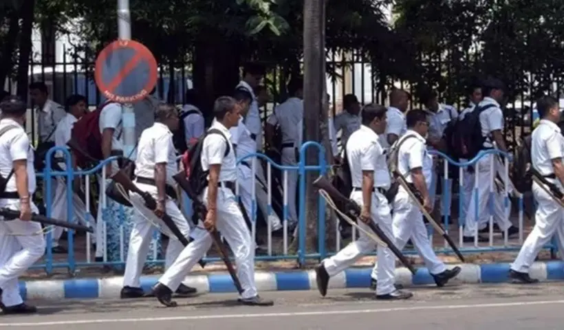 State-Centre Showdown? Kolkata Police Blocks Army Vehicle at Writers'