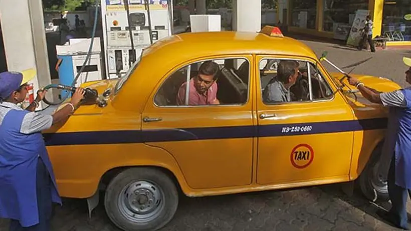 সপ্তাহের দ্বিতীয় দিনে তেলের দাম নামল ৯৪.২৪ টাকায়, কলকাতায় ডিজেল কত?