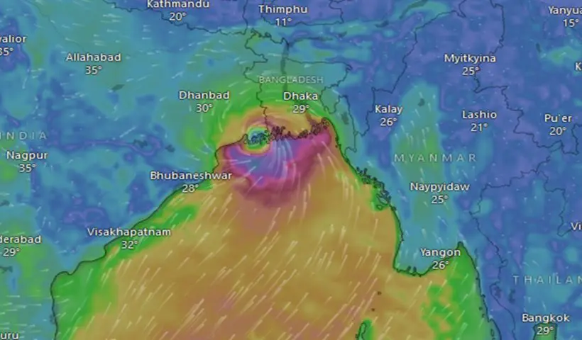 Cyclone Remal made landslide updates, স্থলভাগে আছড়ে পড়ল রেমাল