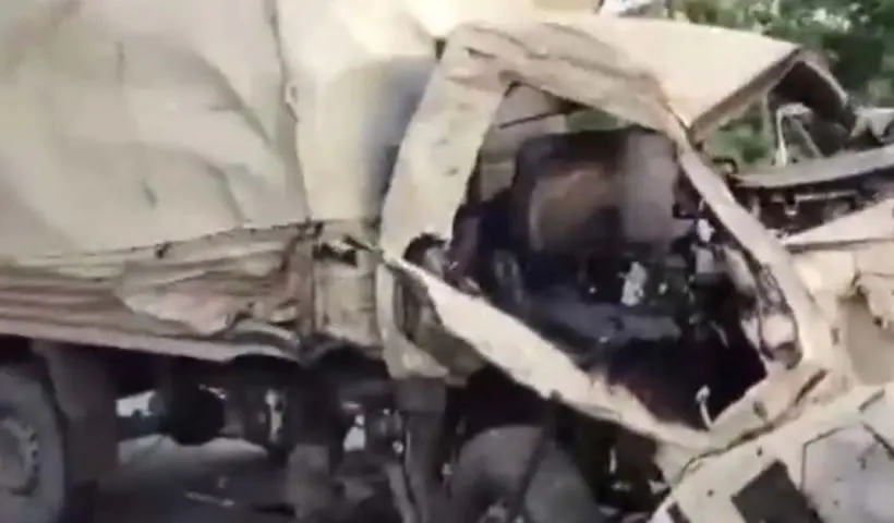 সকাল সকাল ভয়ানক পথ দুর্ঘটনা, মিনি ট্রাক-লরির সংঘর্ষে মৃত ৬