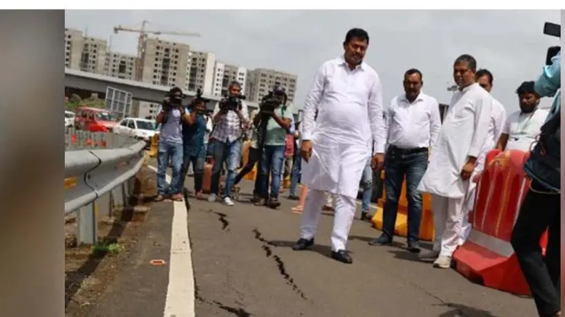crack in Atal Setu at Mumbai