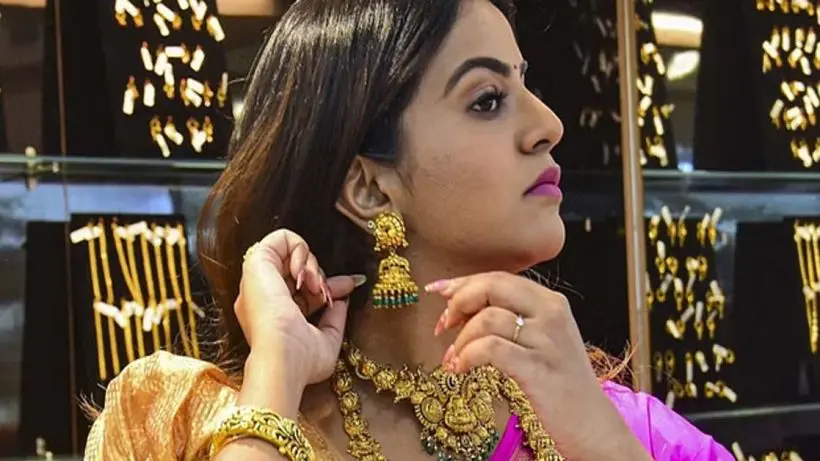 Kolkata Gold Market: Prices Fall Below 1.3 Lakh Rs – Latest Gold and Silver Rates Revealed