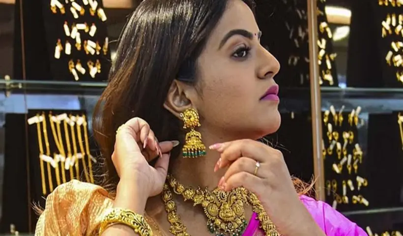 Kolkata Gold Market: Prices Fall Below 1.3 Lakh Rs – Latest Gold and Silver Rates Revealed