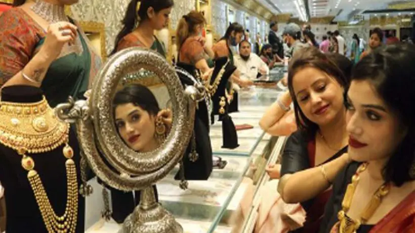 গণনার পরের দিনই ২২০০ টাকা অবধি কমল সোনার দাম