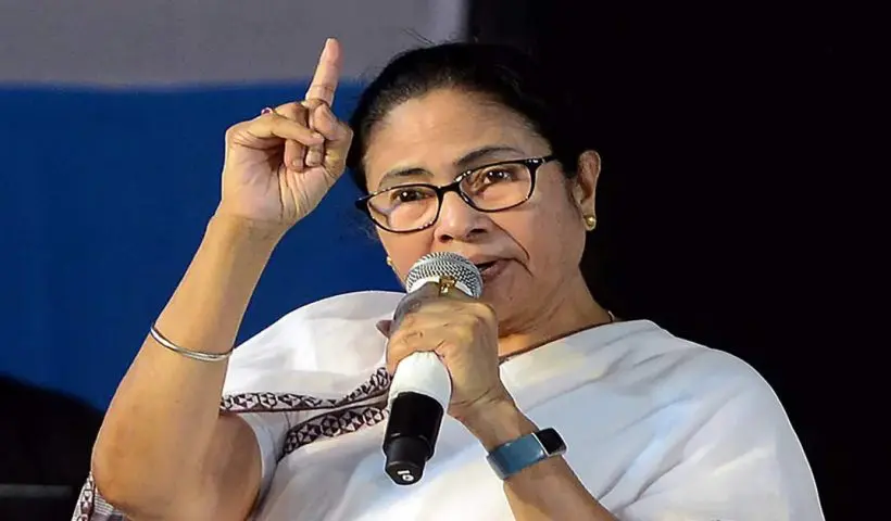 কড়া প্রশাসক মমতা ব্যানার্জী
