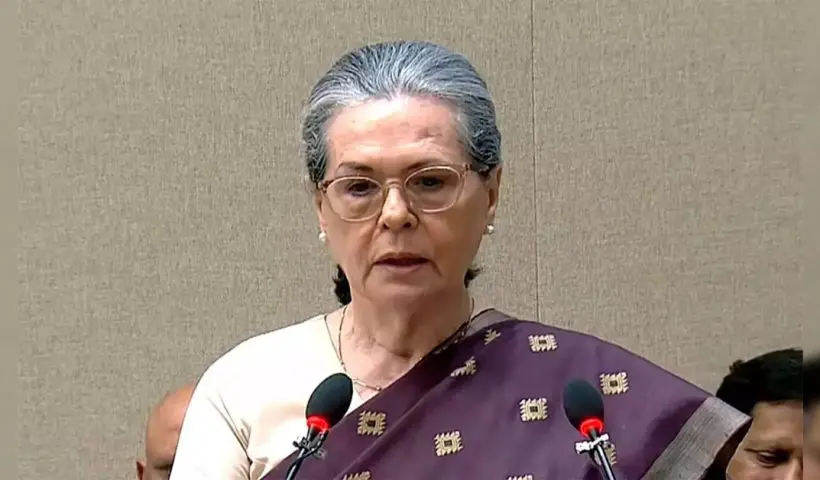 Kerala Politics Erupt as Vijayan Alleges Sonia Gandhi Link in Sabarimala Gold Case