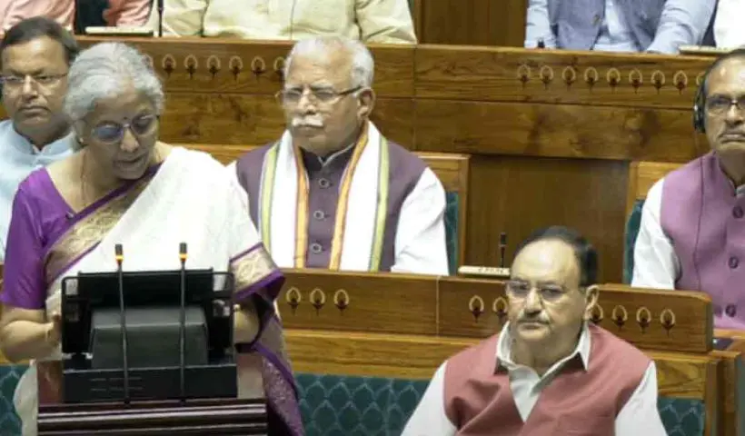 বাজেট পেশ করে বিরাট রেকর্ড গড়লেন কেন্দ্রীয় অর্থমন্ত্রী নির্মলা সীতারমন