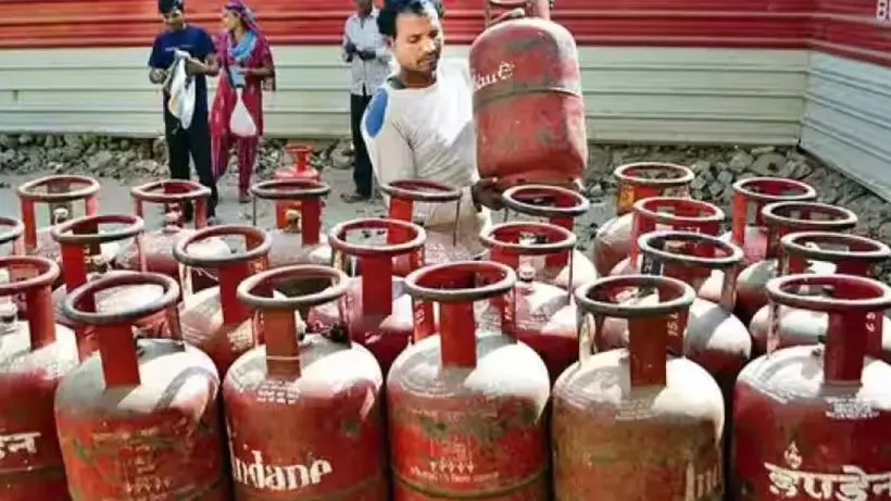 Good News: 19 Kg Commercial LPG Cylinder Price Slashed by ₹25 in Kolkata – Check New Rate