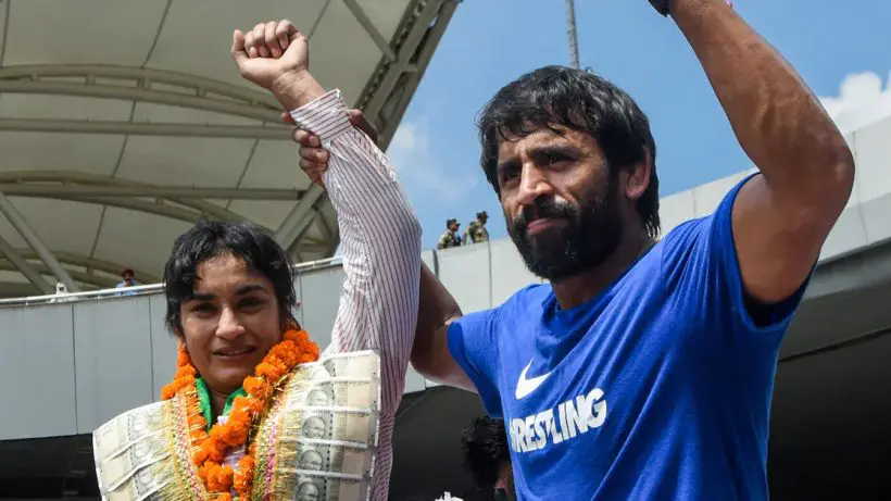 অলিম্পিক অতীত! রাজনীতির 'আখড়ায়' বাজিমাত ভিনেশের