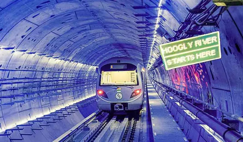 Durga Puja Metro Rail Green Line Service