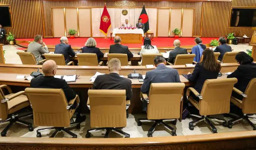 Muhammad Yunus Urges EU Envoys to Relocate Visa Centers from Delhi to Dhaka for Bangladeshi Students