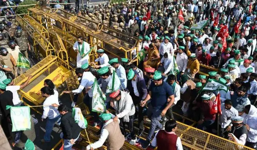 Police fires Tear Gas At Farmers Marching To Delhi Over MSP Demand in Hariyana-Delhi border
