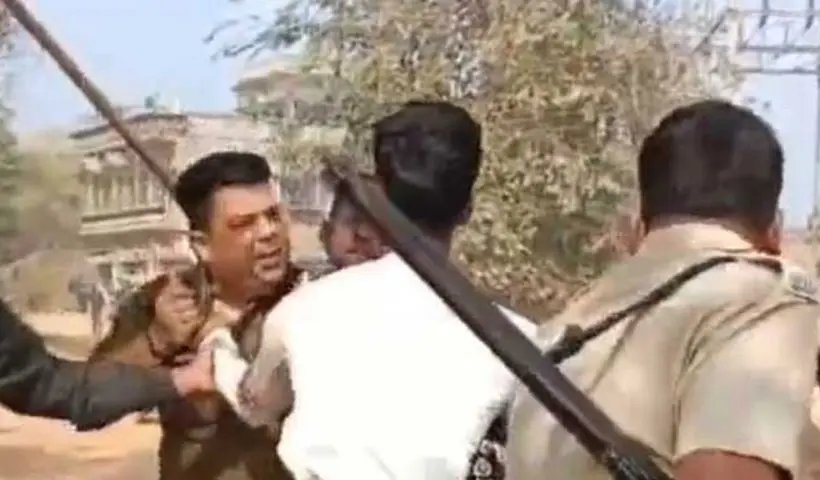 বন্দুক হাতে দুষ্কৃতীদের তাণ্ডব সিউড়িতে, আইসি-র কলার ধরে হুমকি