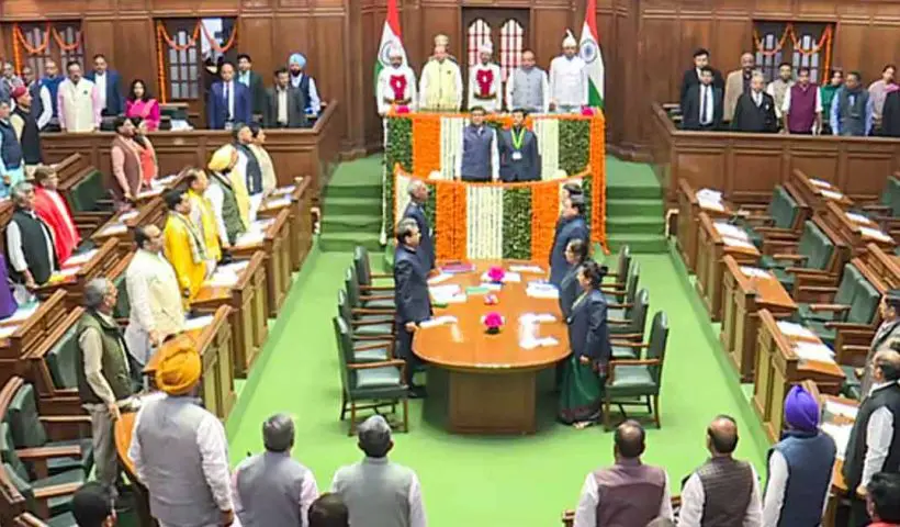 দিল্লির আবগারি নীতিতে ২০০২ কোটি টাকার ক্ষতি, প্রশ্নের মুখে আপ