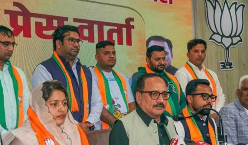 ৩ আপ কাউন্সিলরের বিজেপিতে যোগদানে বড় ধাক্কা কেজরির