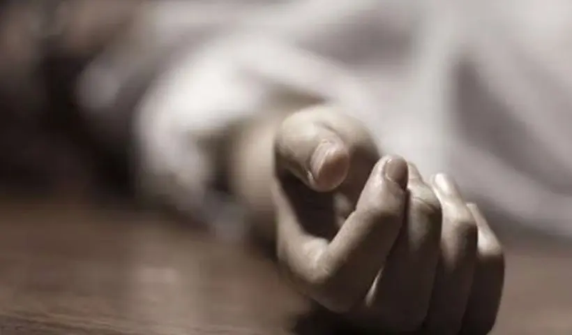 woman half burn body found at amdanga