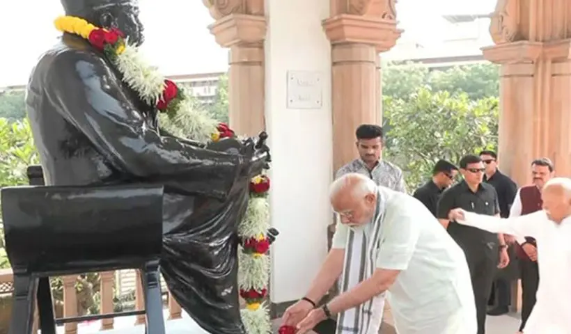 PM Modi pays floral tribute to RSS founder