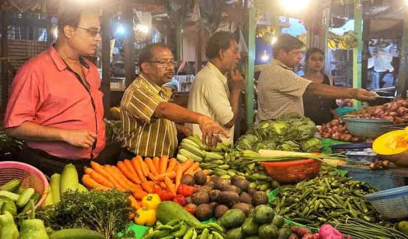 Vegetable Prices Soar in Kolkata: Consumers Face Rising Costs