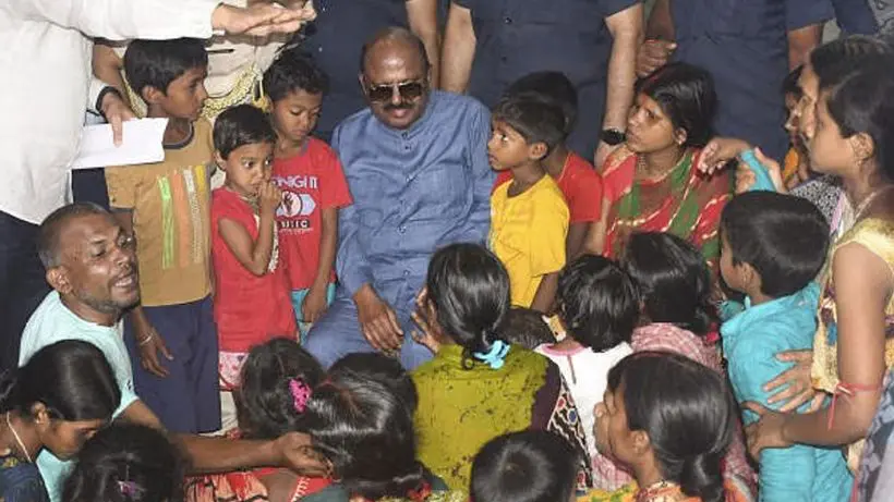 governor visits family of victims