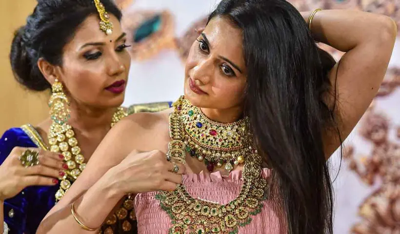 gold price today in kolkata 28 august 2025