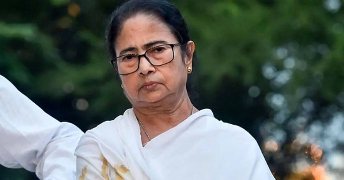 Fired SSC Teachers Return to CM’s Residence, Await Mamata’s Response