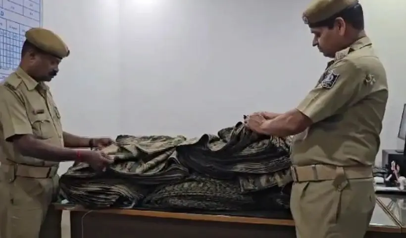 Indian-Army unifprm siezed