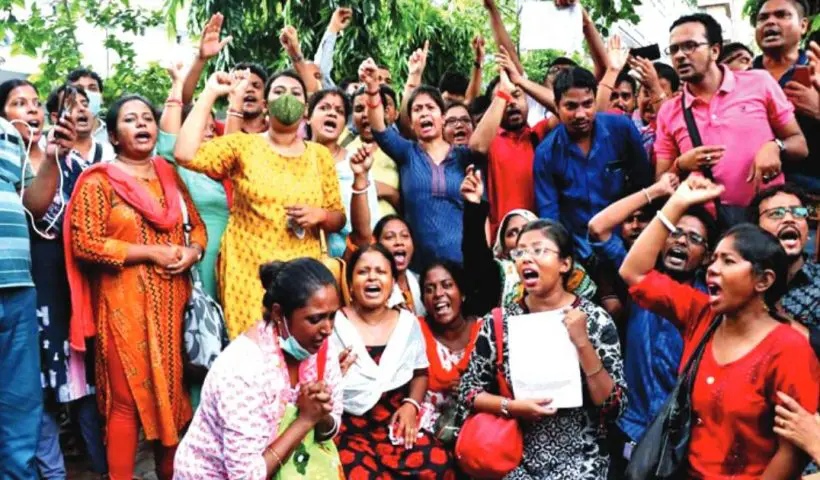 Protest Erupts in Karunamoye: 2022 TET Pass Candidates Clash With Police, Many Forcibly Detained