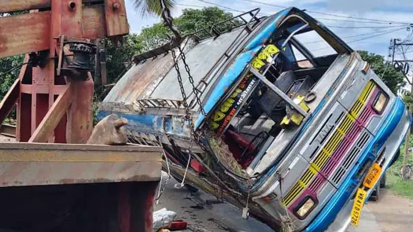 passenger-bus-collides-head-on-with-truck-several-injured
