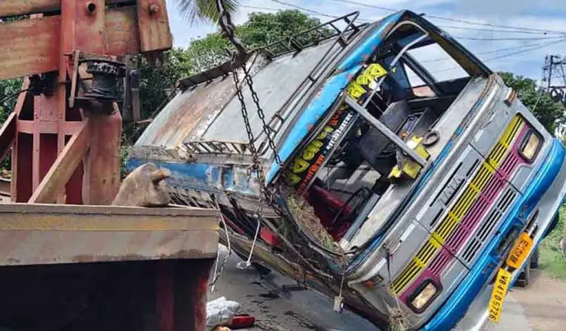 passenger-bus-collides-head-on-with-truck-several-injured