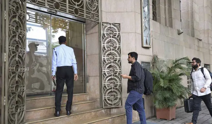 anil ambani CBI raid