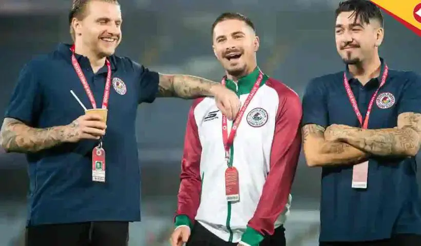 Jason Cummings and Jamie Maclaren Land in Kolkata