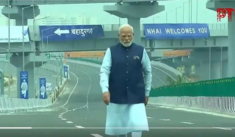 Modi and gadkari opens urban road extension
